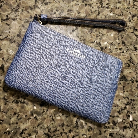 Coach wristlet - Picture 1 of 3